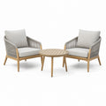 Salon de jardin Xernavik avec 2 fauteuils et table ronde en bois naturel gris clair, style contemporain, visible en image.